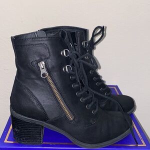 White Mountain Dorian Style Boots